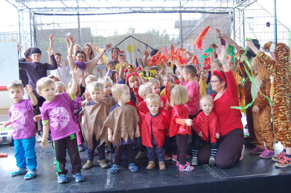 Die kleinen Stars proben schon für ihren großen Auftritt beim Kinderfest der Kreativ-Villa anlässlich des 10-jährigen Jubiläums. Foto: gg 
