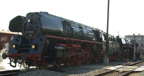 Mit der Schnellzugdampflok 01 509 und historischen Personenwagen geht es am 12. Dezember auf Nikolausfahrt. Foto. Verein