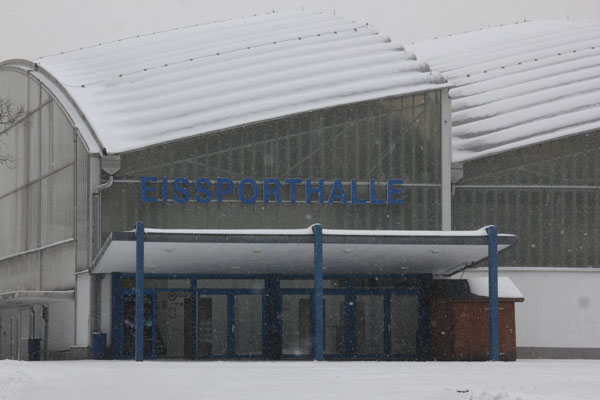 Ab Mitte März soll die Eissporthalle nicht mehr vereist werden. Foto: bit