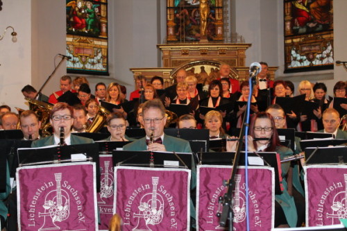 Orchester und Musik- und Gesangsverein gaben gemeinsam ein Festkonzert. Foto. Uwe Wolf