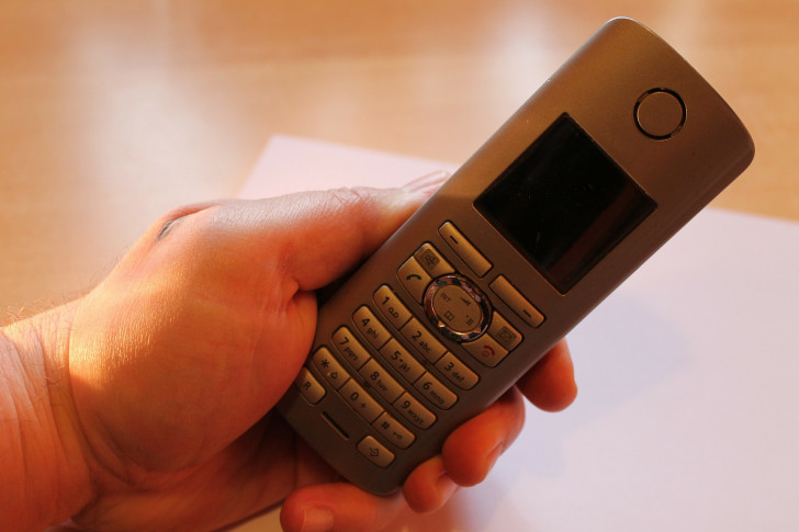 Angebliche Kriminalbeamte versuchen arglose ältere Menschen am Telefon auszuhorchen. Foto: pixabay