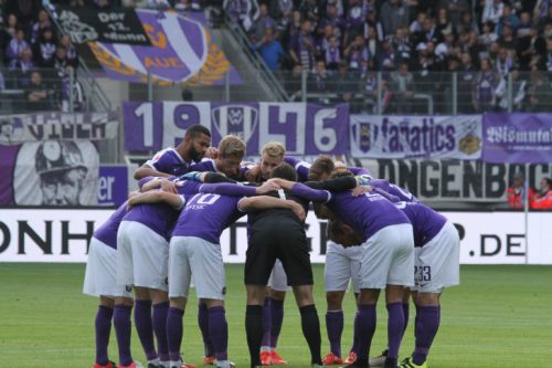 Der FC Erzgebirge Aue blieb beim Karlsruher SC vieles schuldig und konnte nicht an das Auswärtsspiel in Dresden anknüpfen. Foto: Stefan Unger.