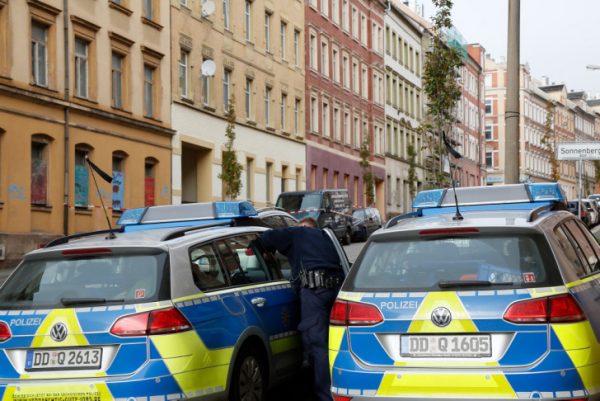 Polizeieinsatz auf dem Sonnenberg nachdem eine tote Frau in einem Mehrfamilienhaus gefunden wurde. Fotos: Harry Härtel