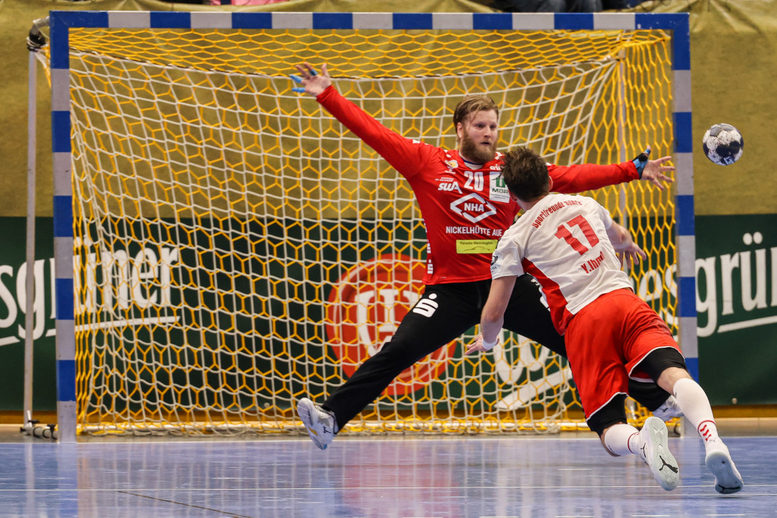 In der Aufstiegsrunde zur 2. Handball-Bundesliga trennte sich der EHV Aue vom TV Emsdetten nach einem packenden Spiel 25:25 Unentschieden.